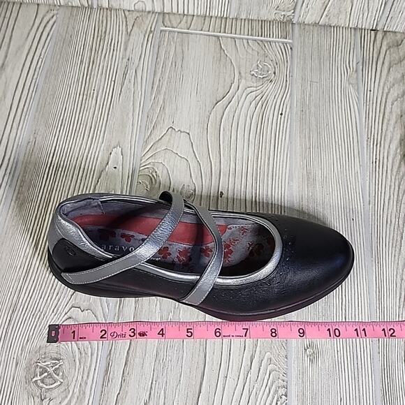 Aravon by New Balance Black and Silver Mary Jane Flats - Picture 13 of 14